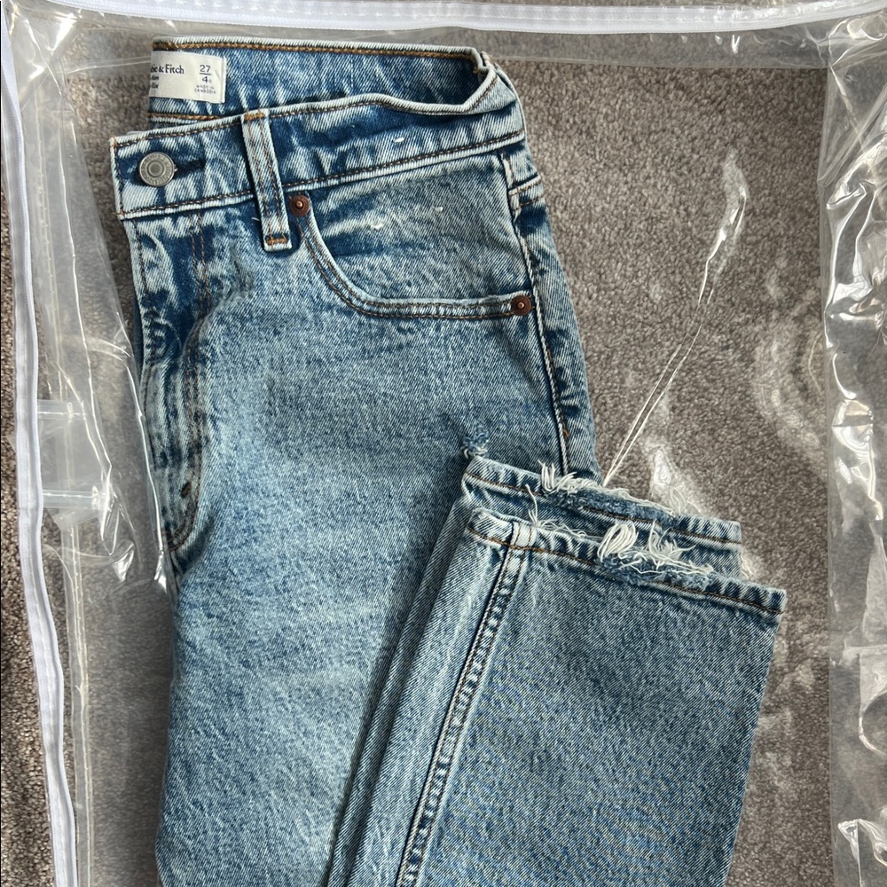 Abercrombie & Fitch High Rise Mom Jean